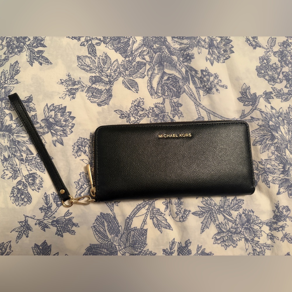 Michael Kors Leather Wristlet Wallet